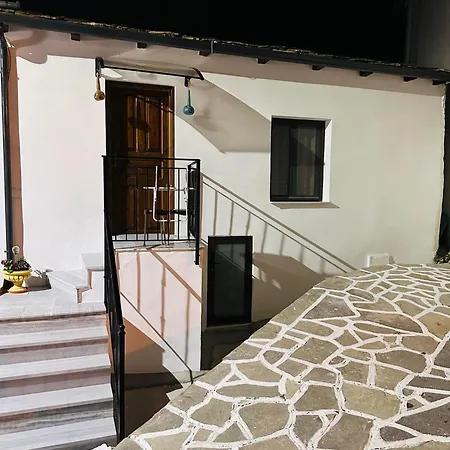 Antoaneta Apartment *